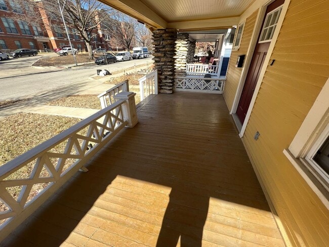 Building Photo - Cute Home With Great Front Porch