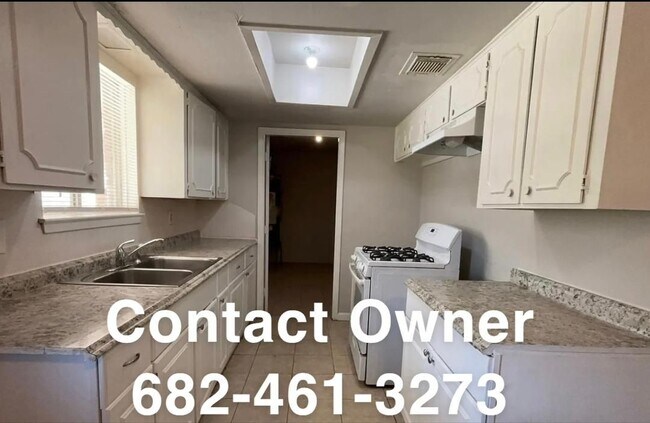 Building Photo - 3302 Charriton Dr