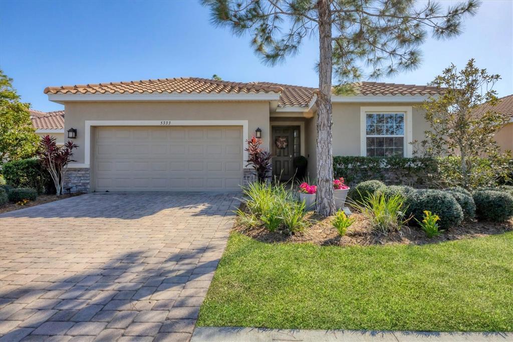 Foto principal - 5333 Charlie Brown Ln
