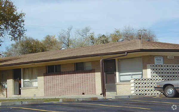 Primary Photo - Zephyr Street Apartments