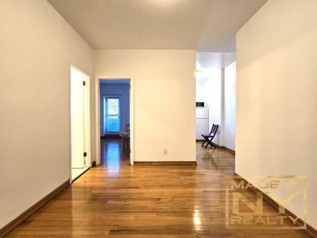 Foto del edificio - 2 bedroom in ASTORIA NY 11106