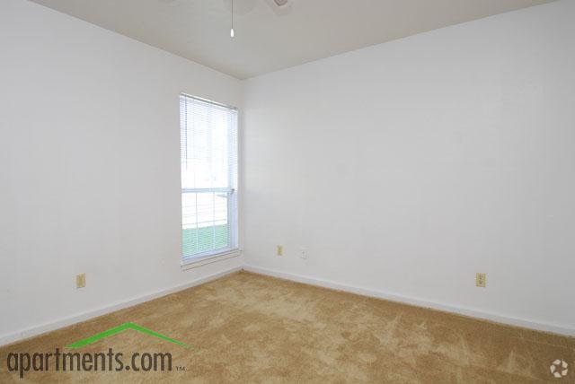 Bedroom - Hilltop Oaks Apartments