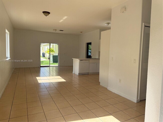 Foto del edificio - 13232 Old Biscayne Dr