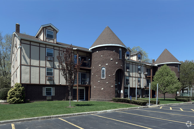 Loft Tower 530 North - Lofts & Townhomes @ International Apartments