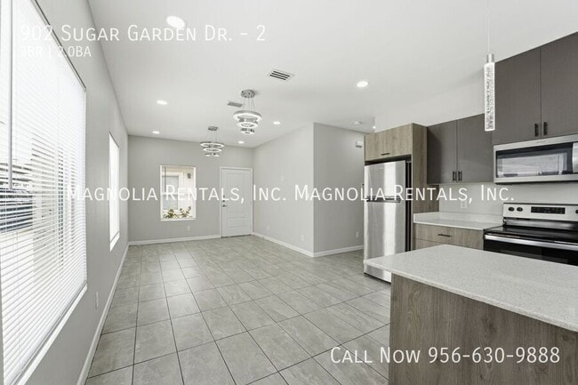 Building Photo - 902 Sugar Gdn Dr