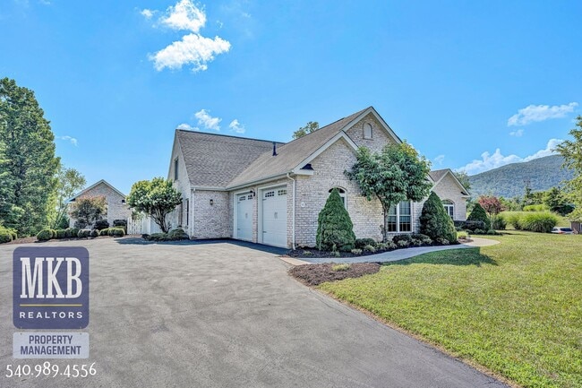 Building Photo - 7621 Nandina Dr