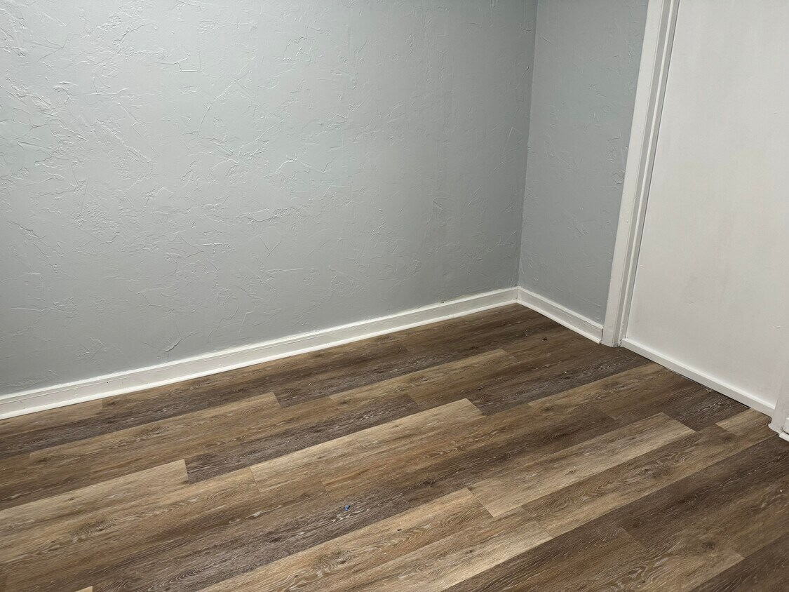 Foto principal - 414 7th St W
