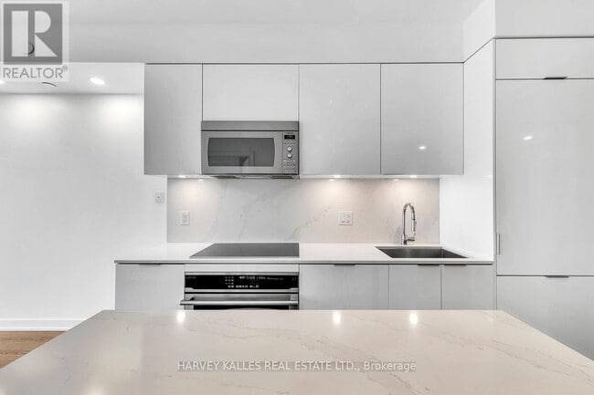 Building Photo - 609 Avenue Rd