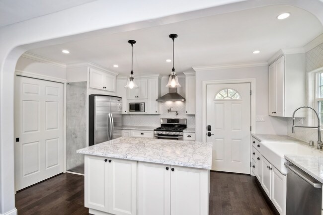 Building Photo - 2681 Narcissus Dr