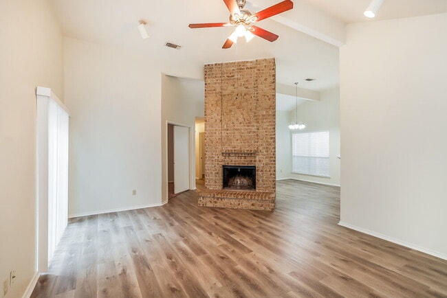 Building Photo - 1525 Miller Ave