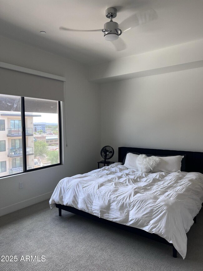 Foto del edificio - 7300 E Earll Dr