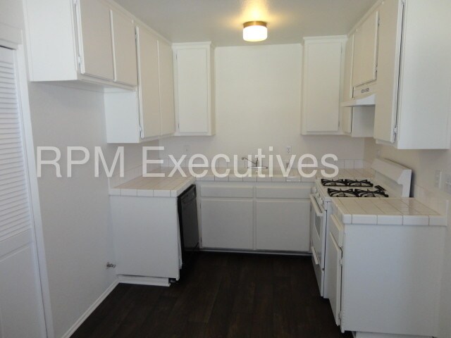 Building Photo - 824 E Avenue J12