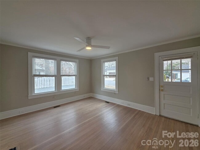 Building Photo - 200 E 2nd St