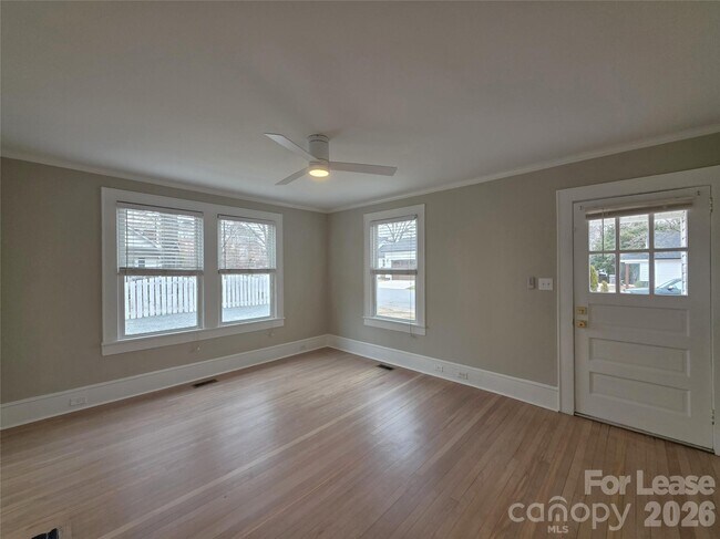 Foto del edificio - 200 E 2nd St