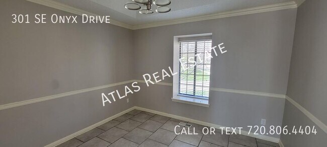 Building Photo - Rare Lee's Summit home available! Soaring ...