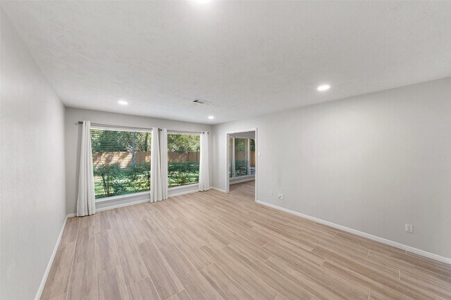 Foto del edificio - 1912 Foxtail Pl