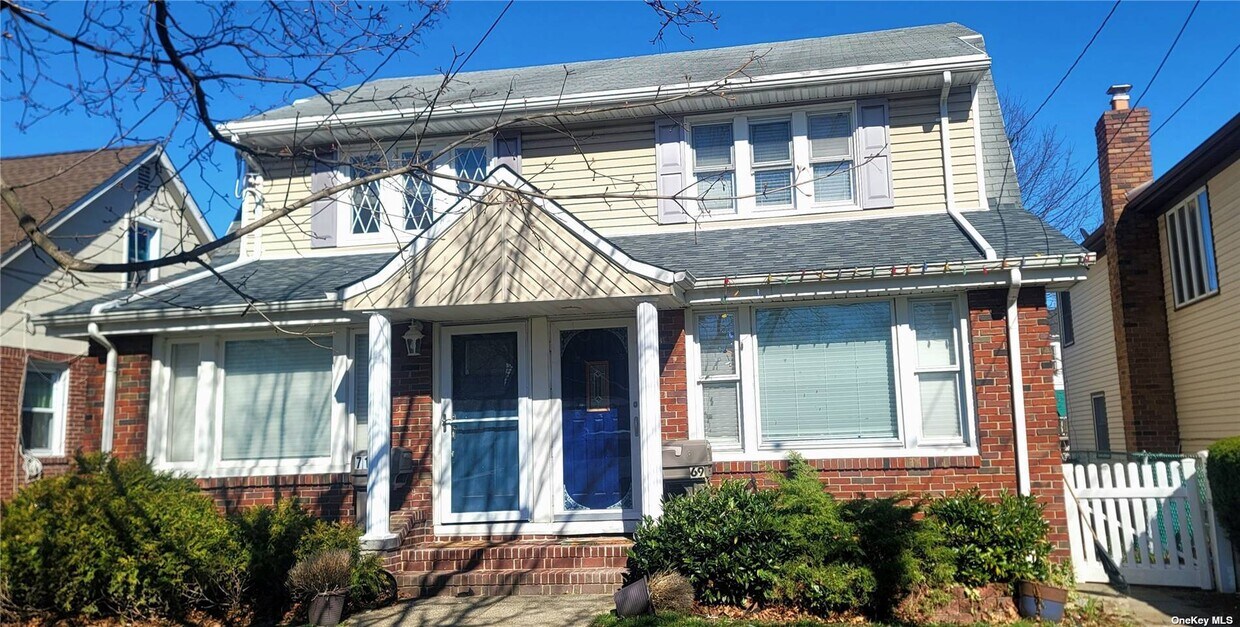 Primary Photo - 69 Willis Ave