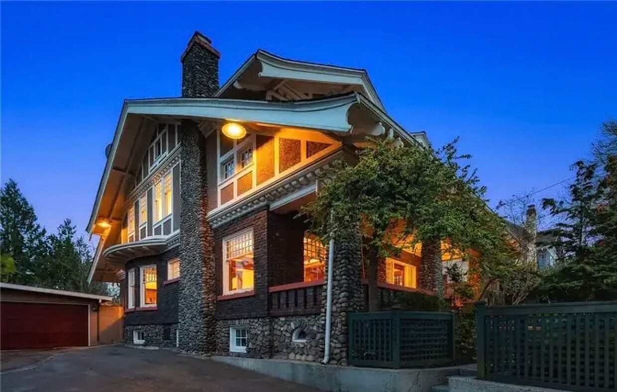 Foto principal - Elegant Montlake Craftsman