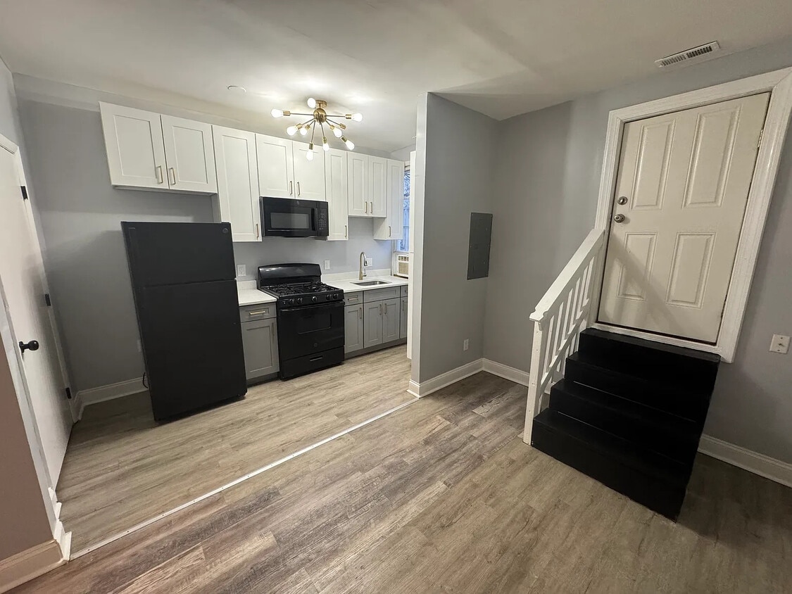 Building Photo - 1717 Gwynns Falls Pky