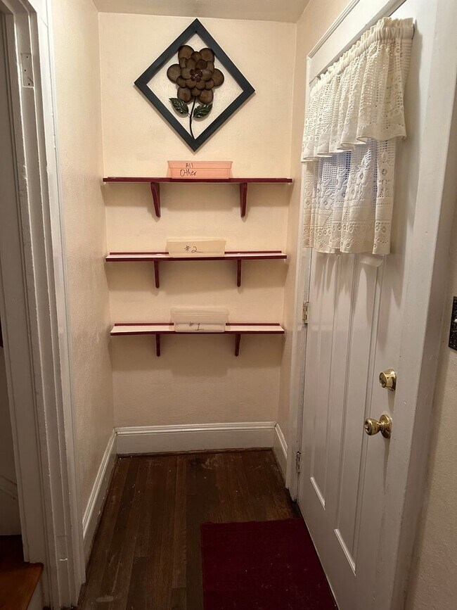 Foto del edificio - 2 Bedroom Downstairs Duplex in Norfolk