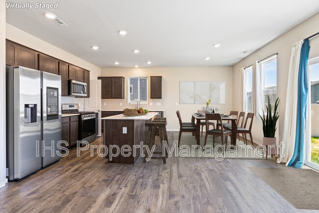 Building Photo - 7945 Ranchland Ln
