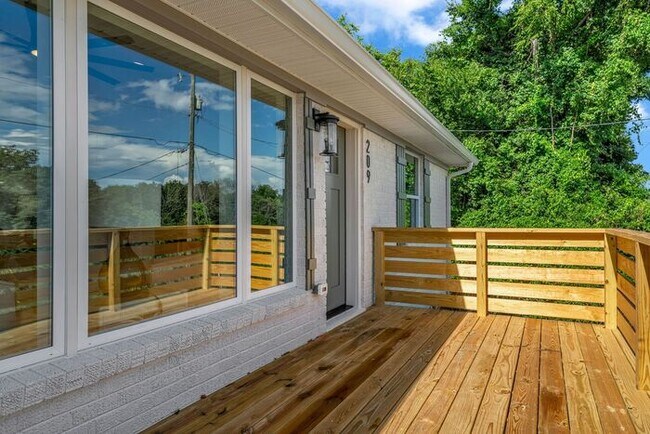 Building Photo - Secluded Remodeled Madison House