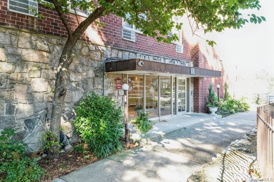Primary Photo - 101 Highland Ave