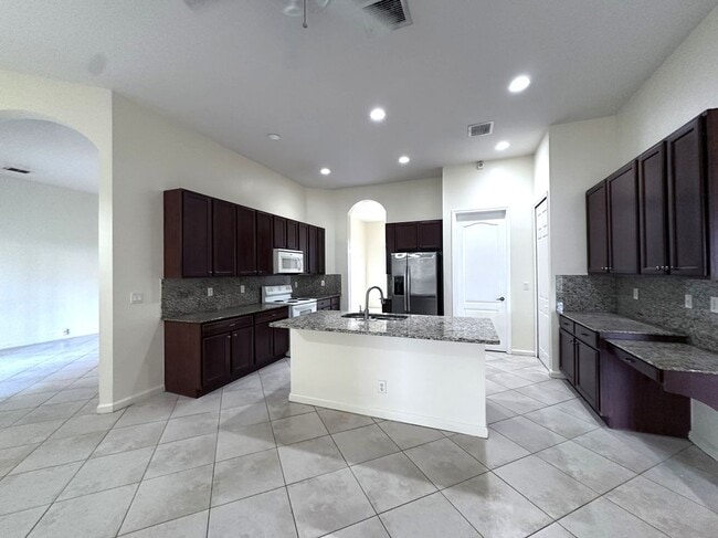 Foto del edificio - 6025 NW Wolverine Rd