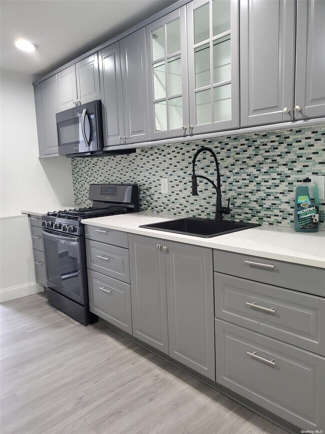 Building Photo - 542 Puritan Dr