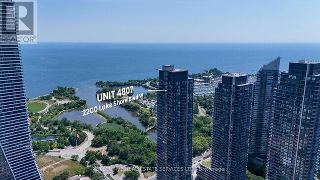 Photo du bâtiment - 2200 Lake Shore Blvd W