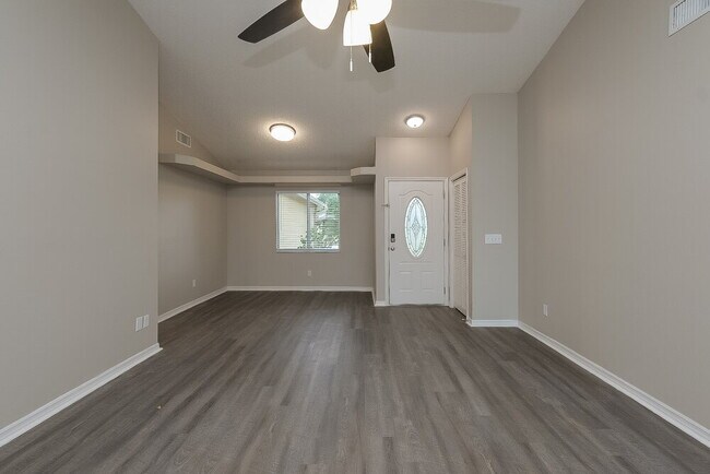 Foto del edificio - 4360 Grandwood Ln
