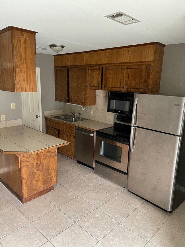 Building Photo - 14026 Country Manor Ln