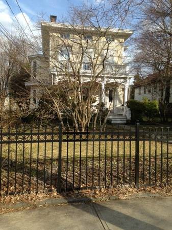 Building Photo - 679 Orange St