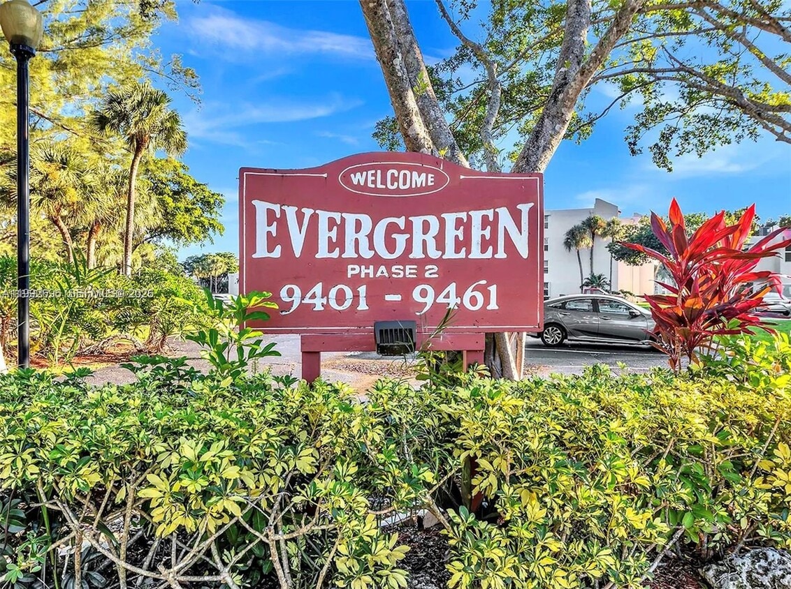 Foto del edificio - 9421 Evergreen Pl