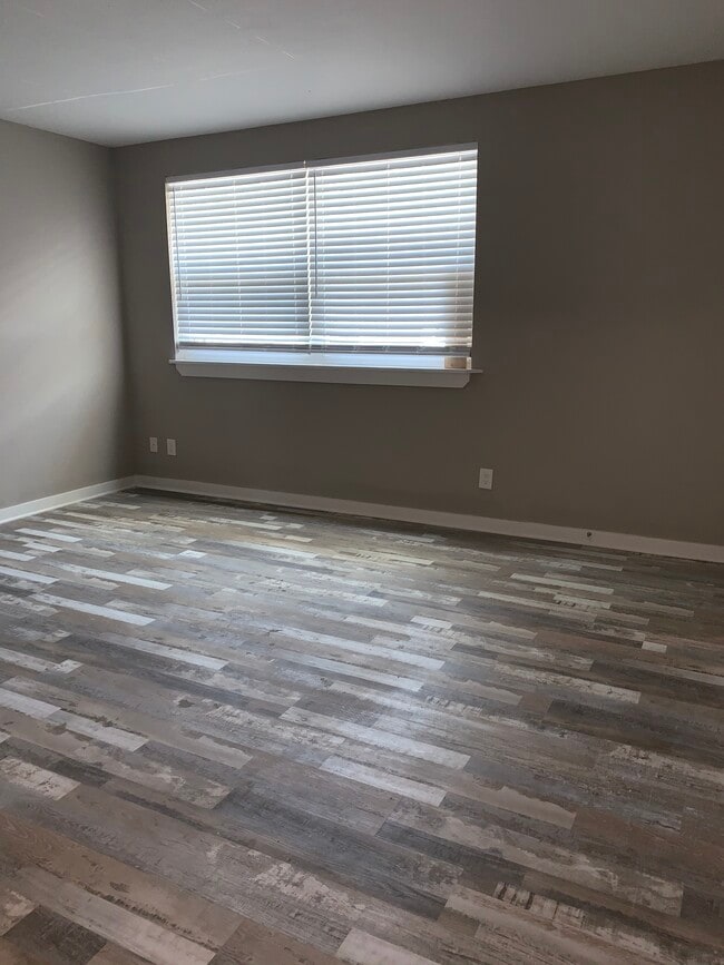 Foto del edificio - 5830 Yellow Pine Ct