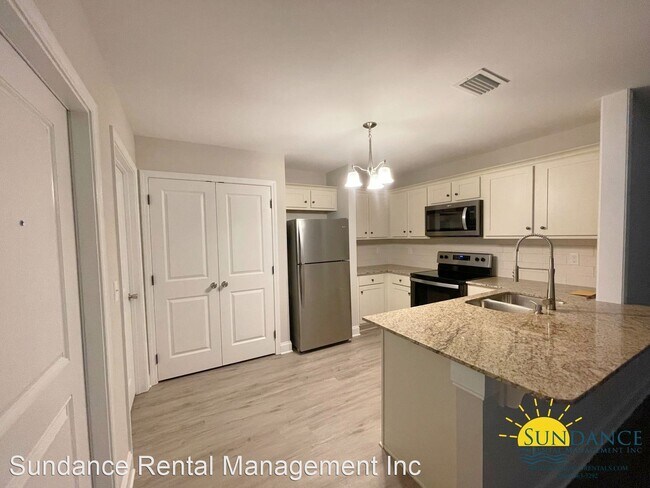 Building Photo - 2 br, 2 bath House - 690 Reeves Drive Unit B