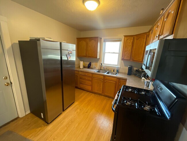 Foto del edificio - 3BR Duplex Midtown- June 1 move-in