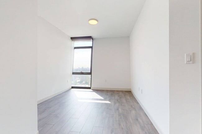 Interior Photo - One Hundred Above the Park