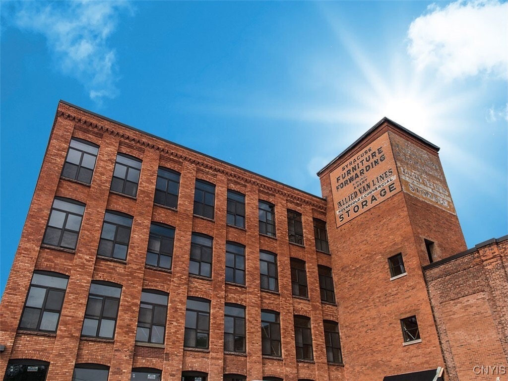 Foto principal - 800 N Clinton St