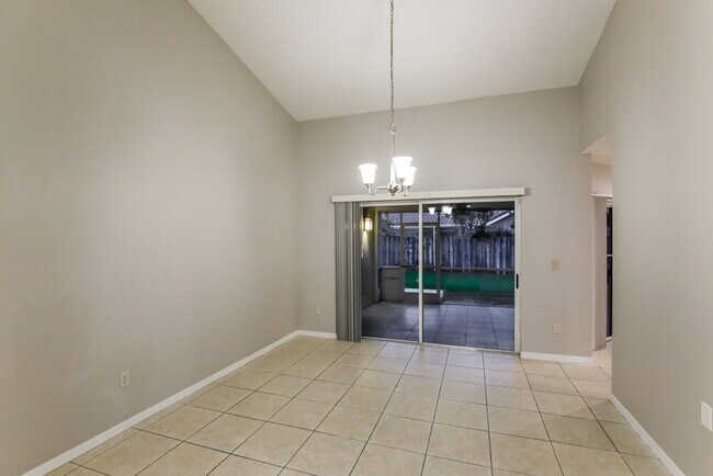 Foto del edificio - 1703 Egret Rd