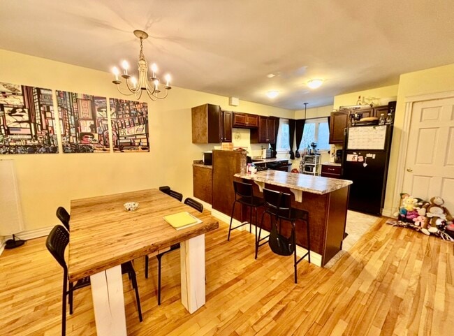 Building Photo - 2 Bedroom Basement Apartment for Rent – Available July 15th