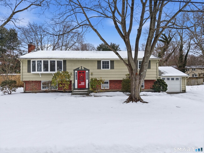 Building Photo - 10 College St