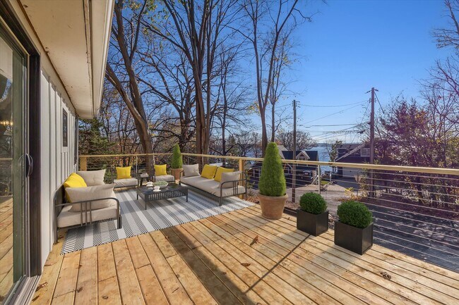 Foto del edificio - 5340 Edsall Rd