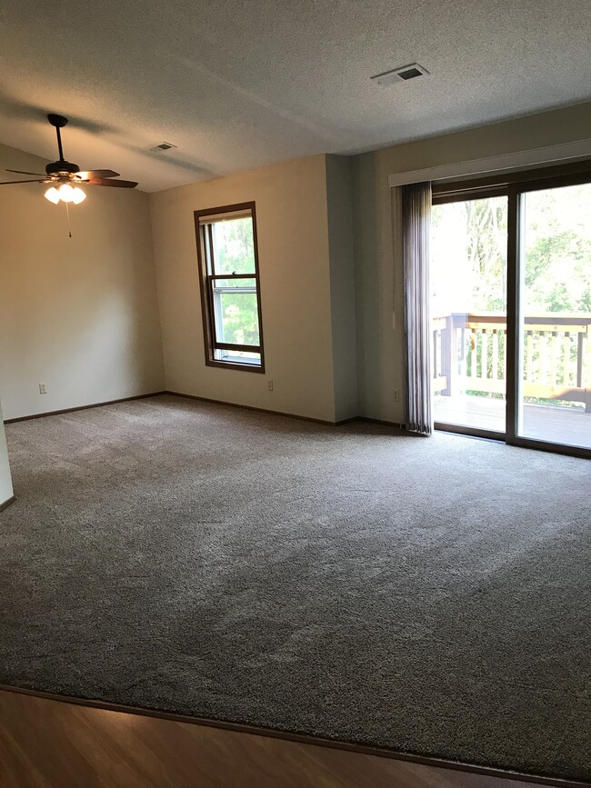 Family Room - 1389 Berry Ridge Rd