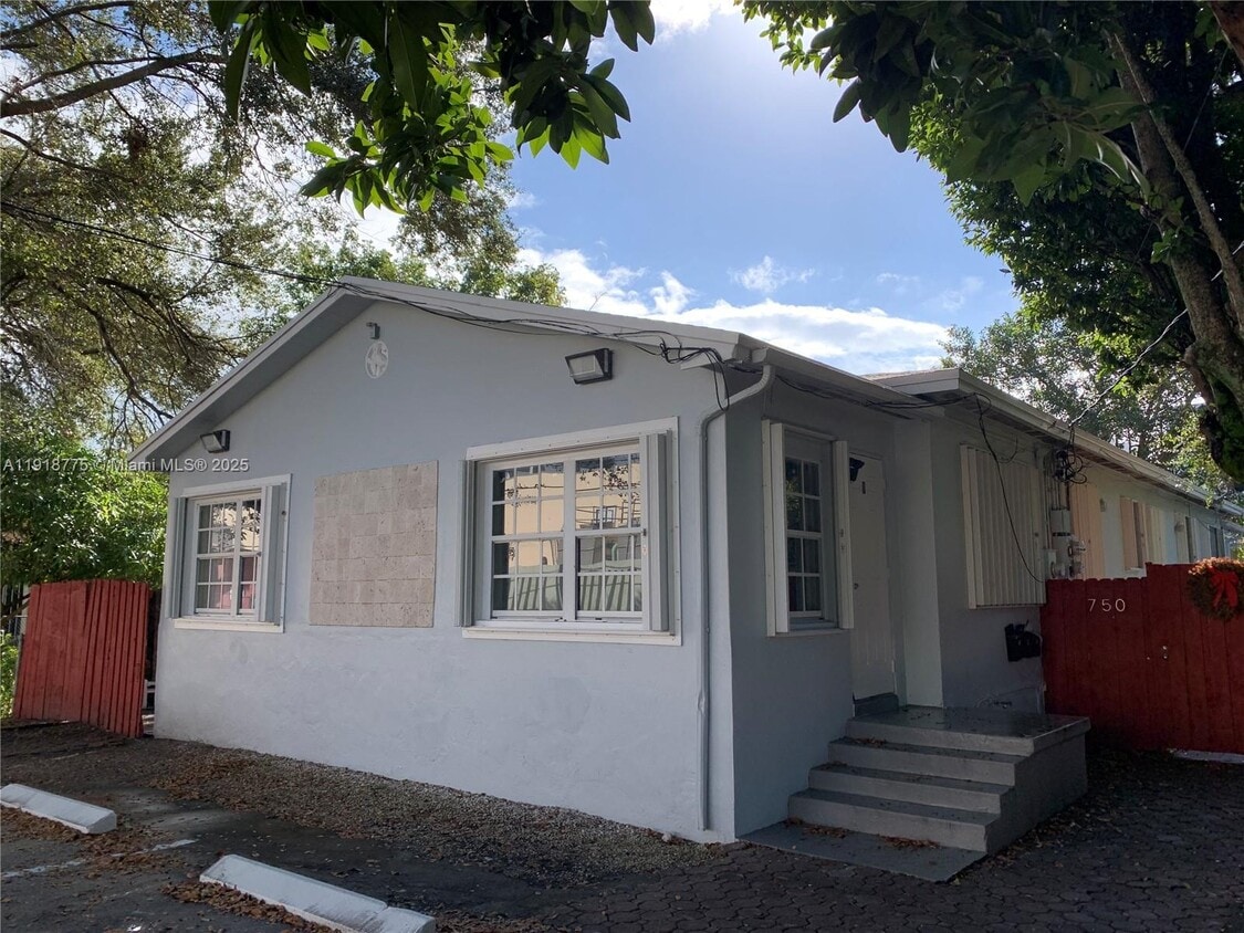 Foto principal - 750 NE 86th St