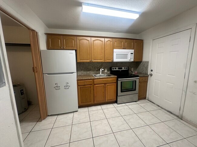 Foto del edificio - 163 NE 76th St