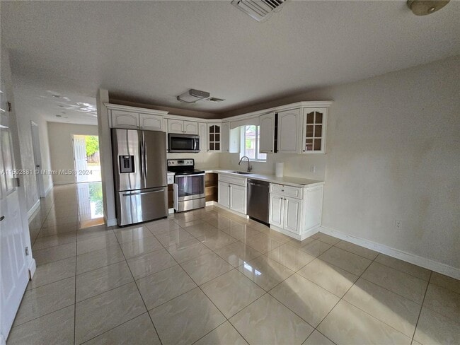 Building Photo - 3104 Tarpon Dr