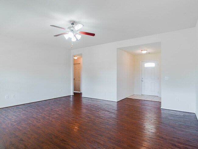 Building Photo - 2400 SW 19th St