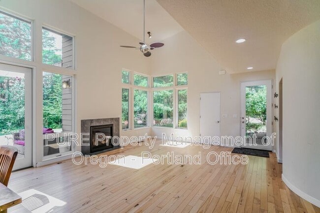 Foto del edificio - 9342 NW Skyline Blvd