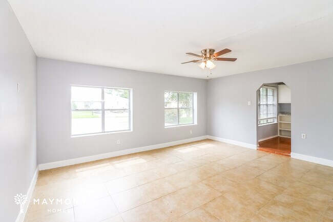 Foto del edificio - 7126 Kings Dr